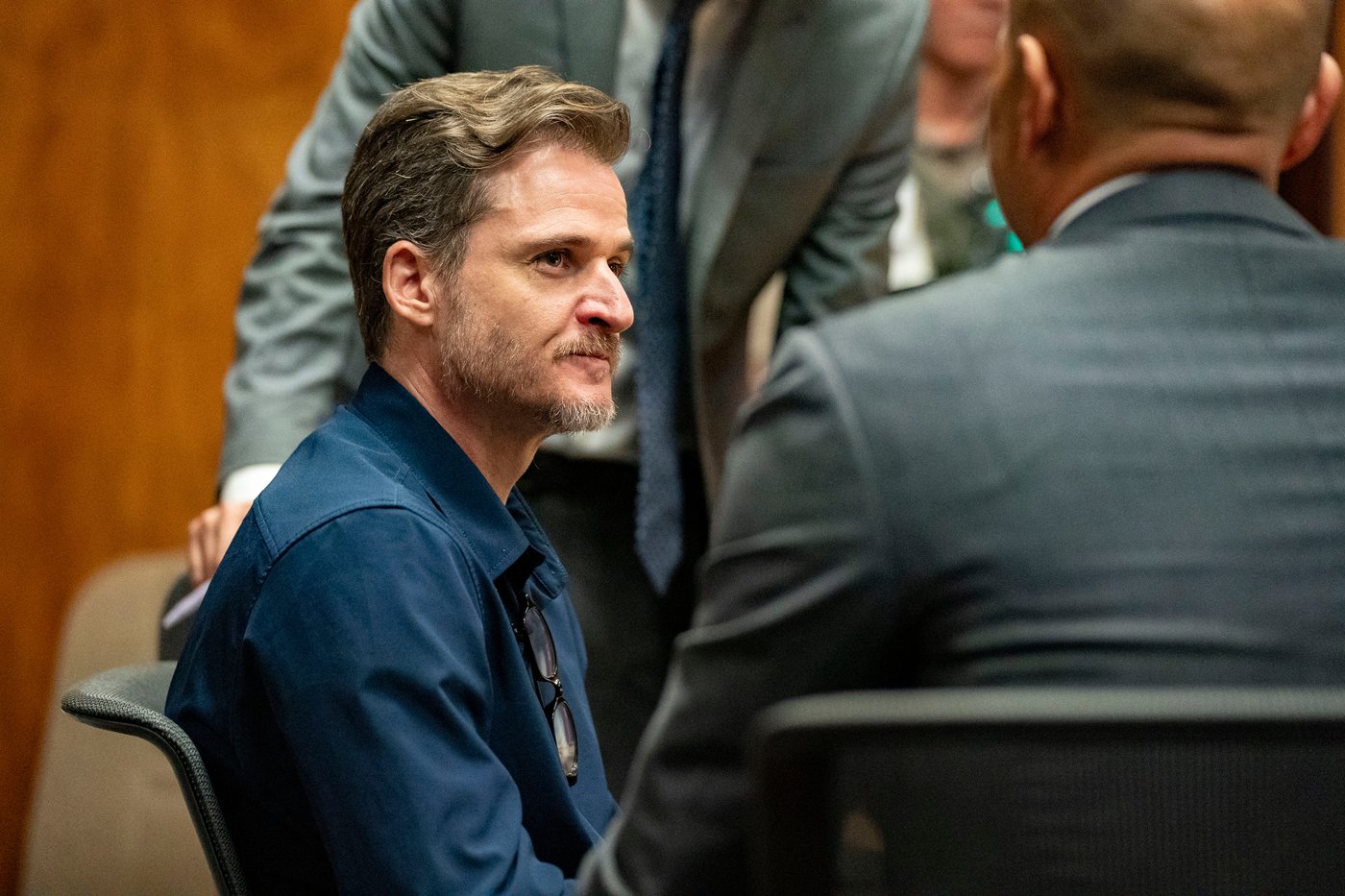 Jurors are deciding whether a doctor tried to kill his wife during a cliffside hike in Hawaii | iNFOnews.ca
