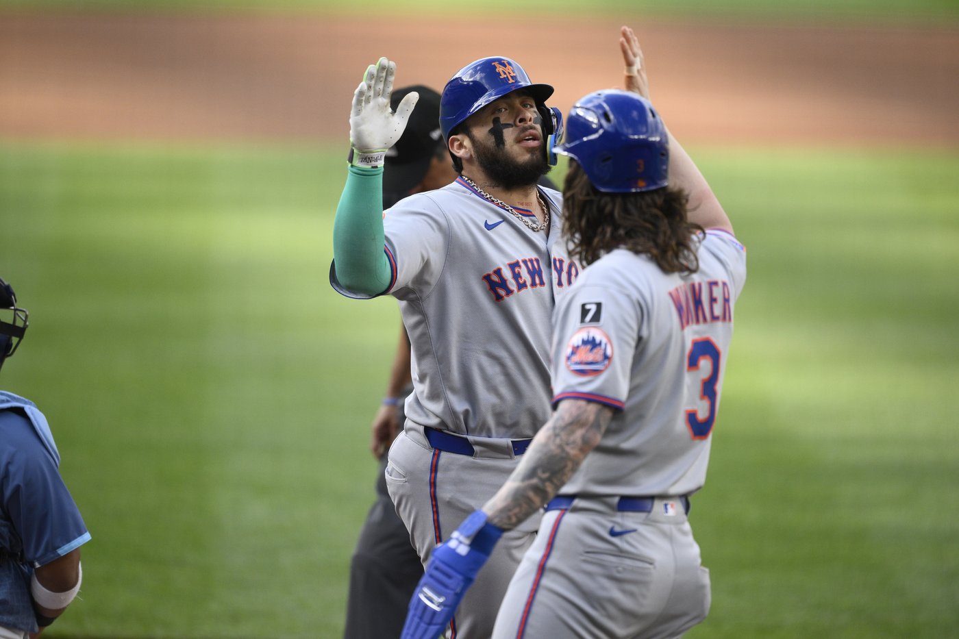 Alvarez hits 2-run homer, Holmes combines with bullpen on Mets' 5th shutout, 2-0 win over Nationals | iNFOnews.ca