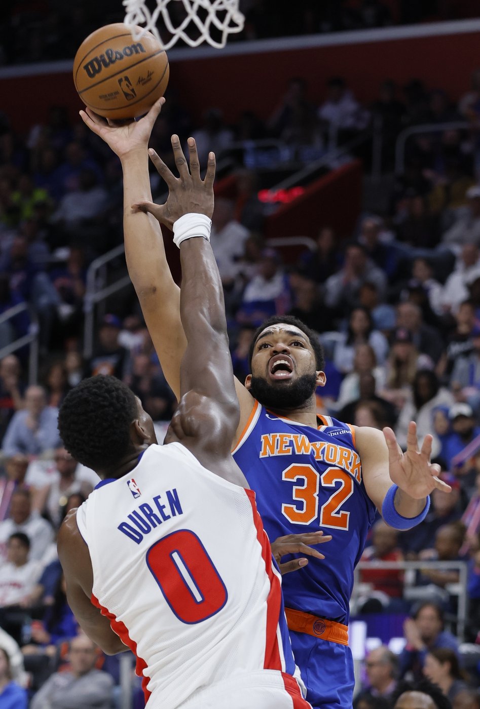 Brunson scores 32, Towns adds 27, Knicks beat Pistons as Game 4 ends with missed foul call | iNFOnews.ca