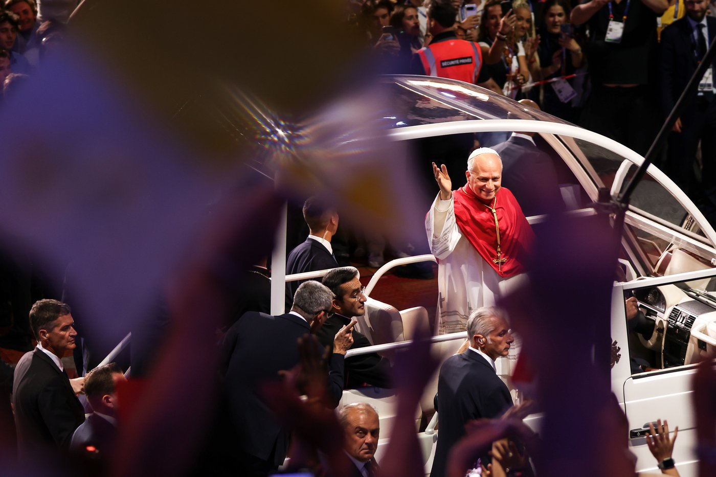 Pope encourages Catholics in deeply secular France to persevere as Paris shuts down for huge Mass | iNFOnews.ca