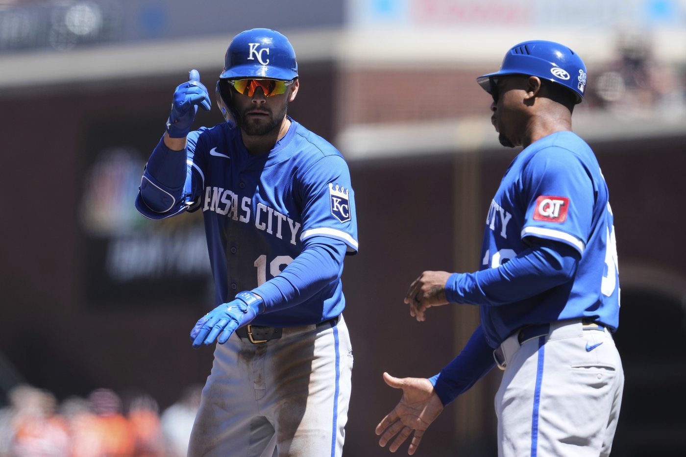 Perez powers Royals with 3 hits, including a homer, in 8-4 win over Giants | iNFOnews.ca