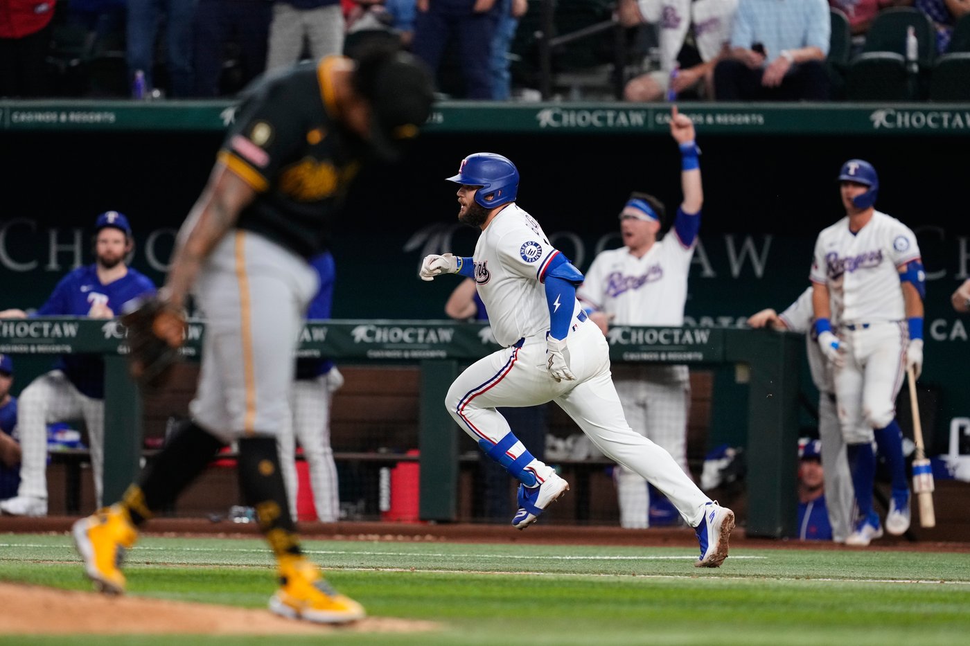 Oneil Cruz's 3-run homer off top of foul pole powers Pirates to 8-4 win over Rangers | iNFOnews.ca