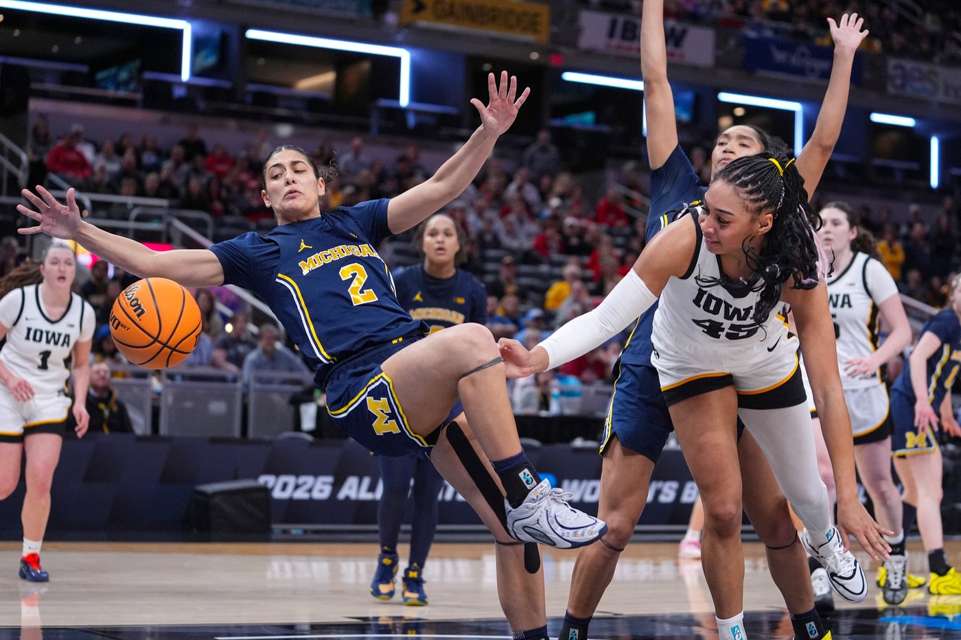 No. 9 Iowa beats No. 8 Michigan 59-42, advances to Big Ten title game vs UCLA | iNFOnews.ca