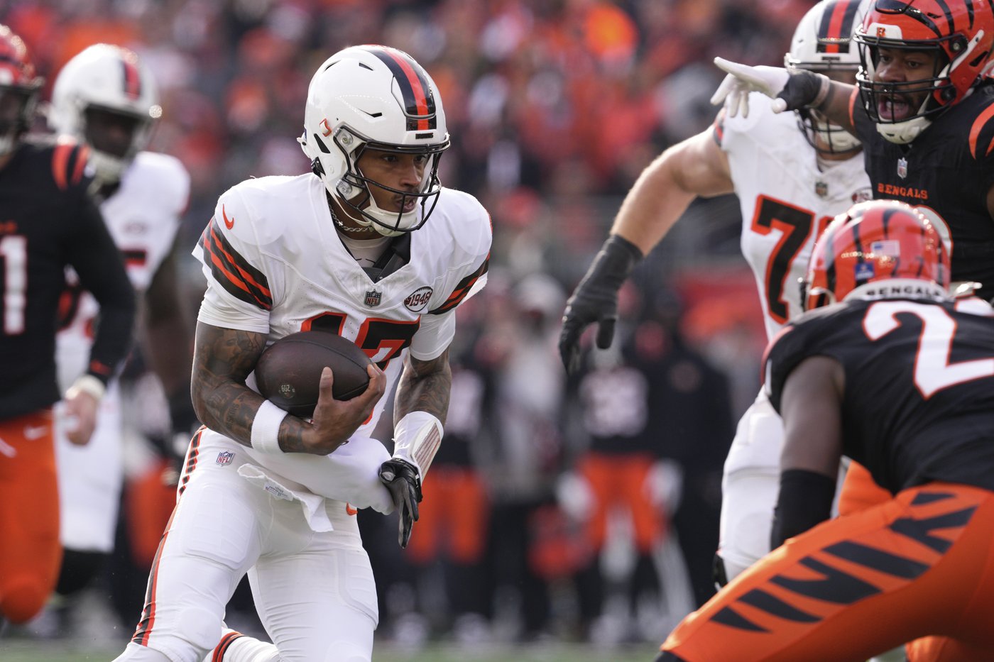 Garrett's comments about his future add wrinkle to Browns' worst season since 0-16 in 2017 | iNFOnews.ca