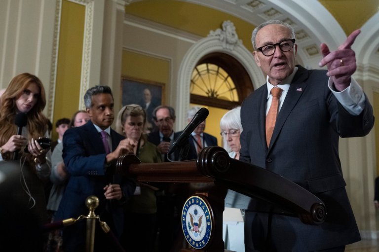 Schumer to introduce bill targeting Trump's latest tariffs on Canada | iNFOnews.ca