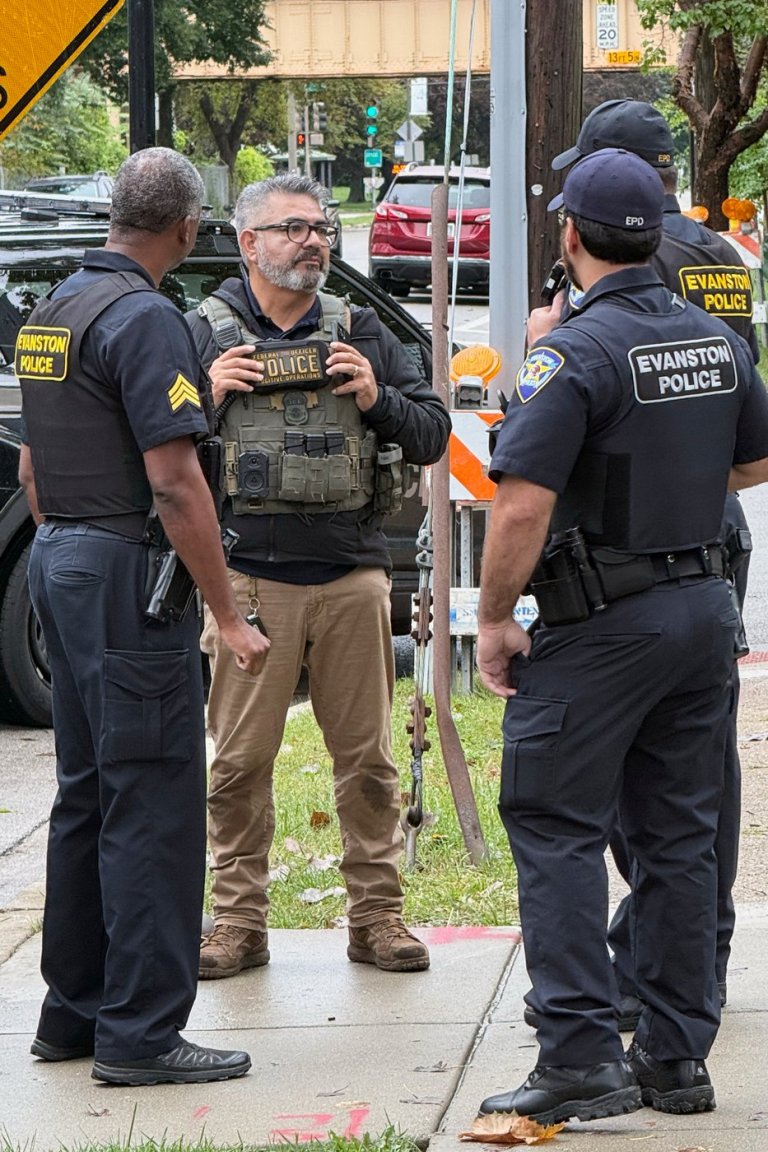 U.S. citizen injured in Illinois after ICE agents mistook him for fugitive, tried to arrest him | iNFOnews.ca