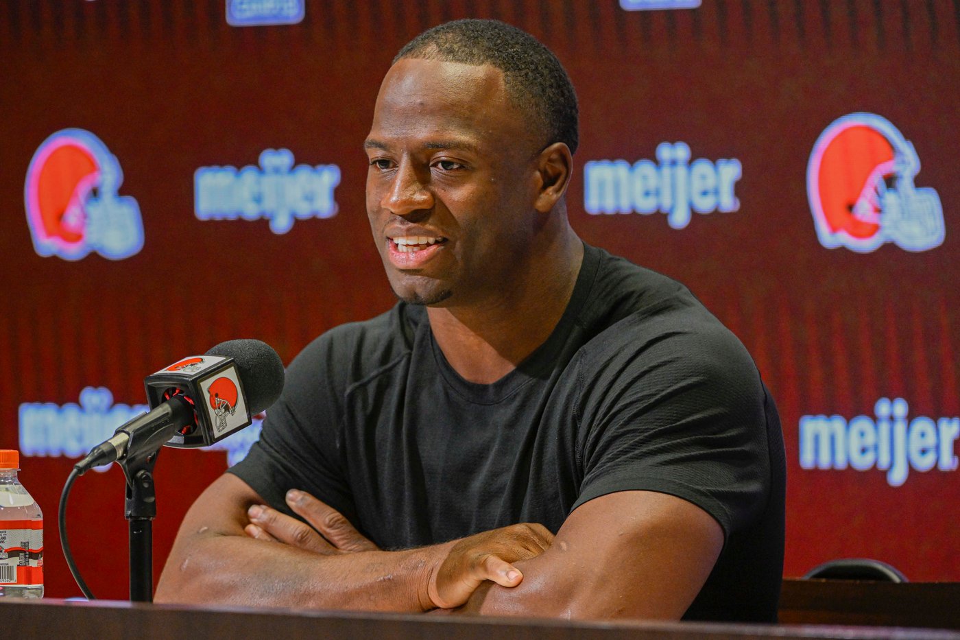 Nick Chubb runs full circle and retires with Browns, who sign beloved running back to 1-day contract | iNFOnews.ca