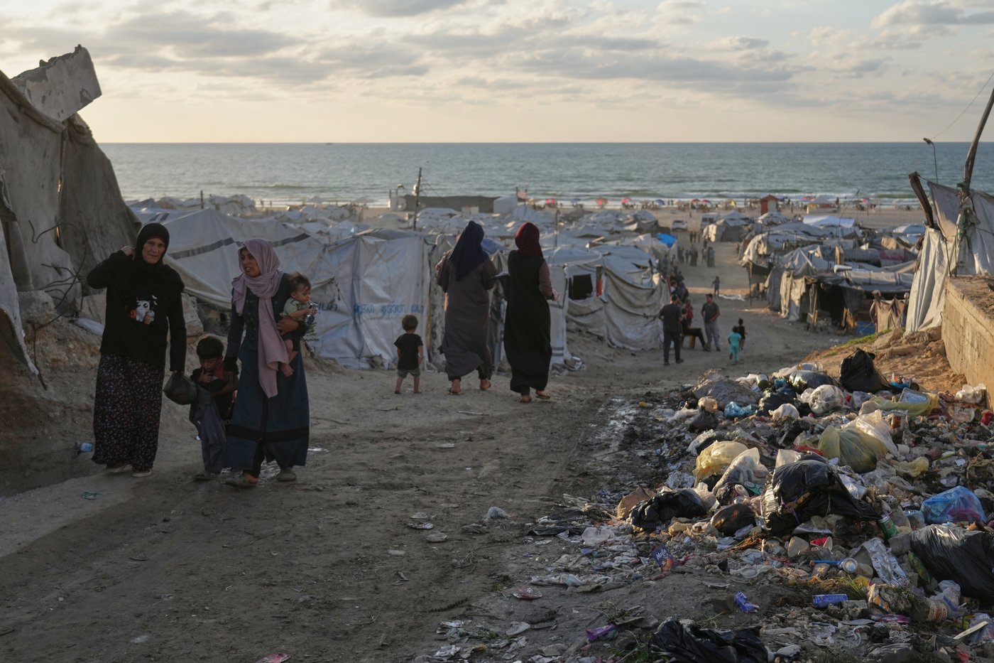 Palestinian death toll in Gaza war passes 74,000, and other Mideast news | iNFOnews.ca