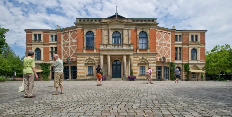 AI-assisted staging draws boos at the Richard Wagner festival in Germany | iNFOnews.ca