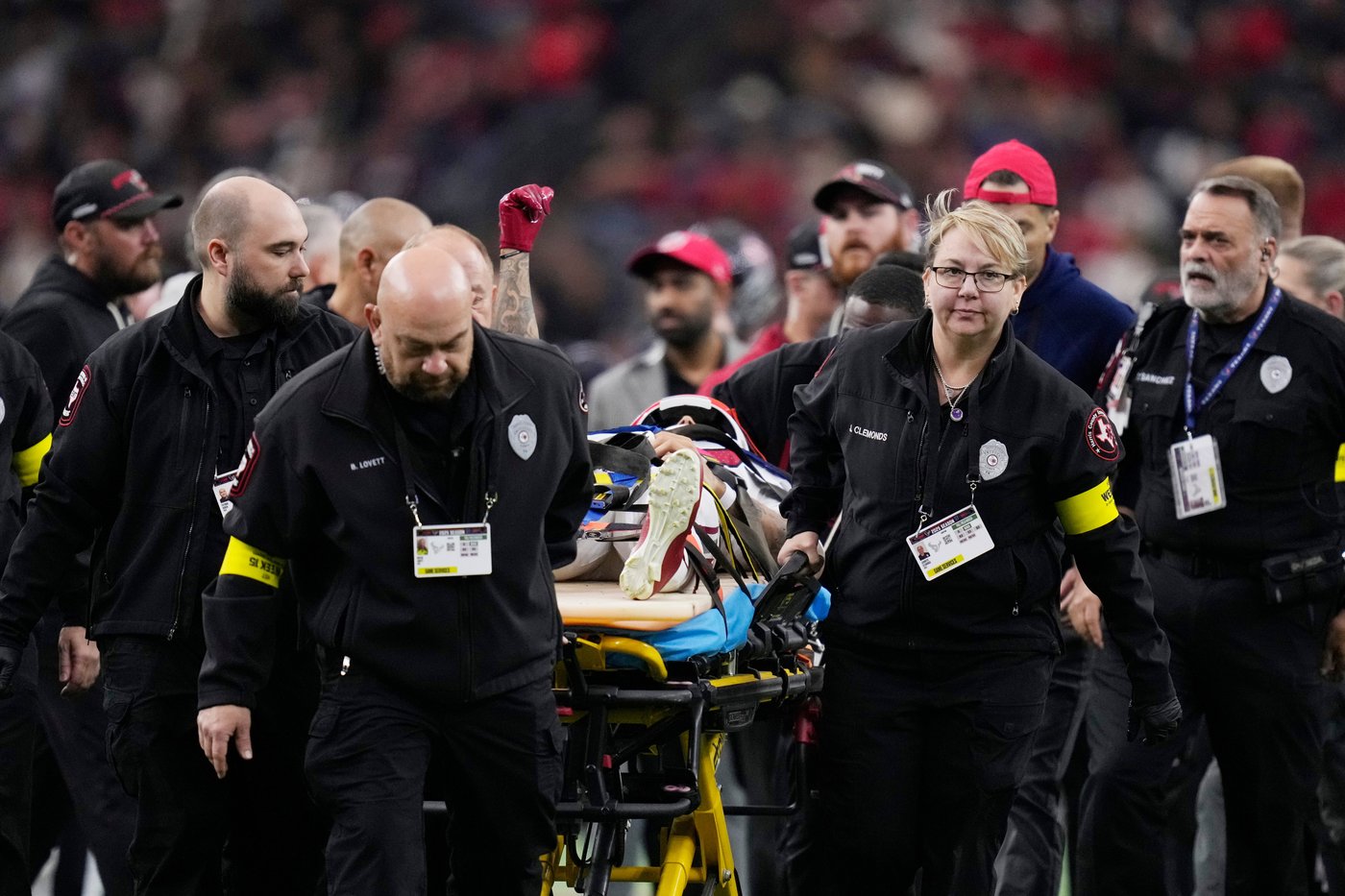 Arizona's Baccellia expected to fly home with team after leaving field on stretcher with neck injury | iNFOnews.ca Arizona's Baccellia expected to fly home with team after leaving field on stretcher with neck injury | iNFOnews.ca
