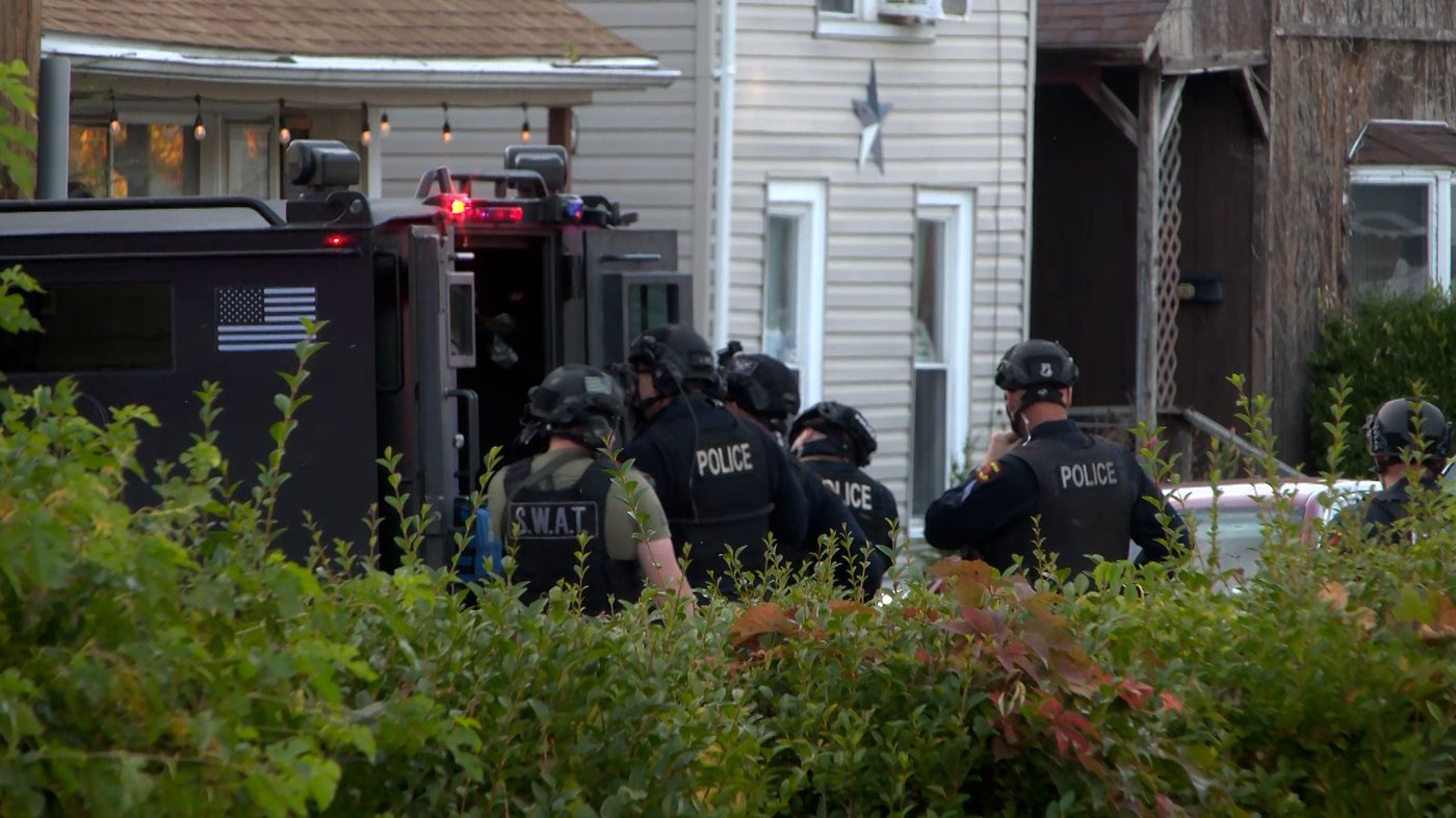 Shooting leaves 9 dead including suspect in Erie, Pennsylvania, police say | iNFOnews.ca Shooting leaves 9 dead including suspect in Erie, Pennsylvania, police say | iNFOnews.ca
