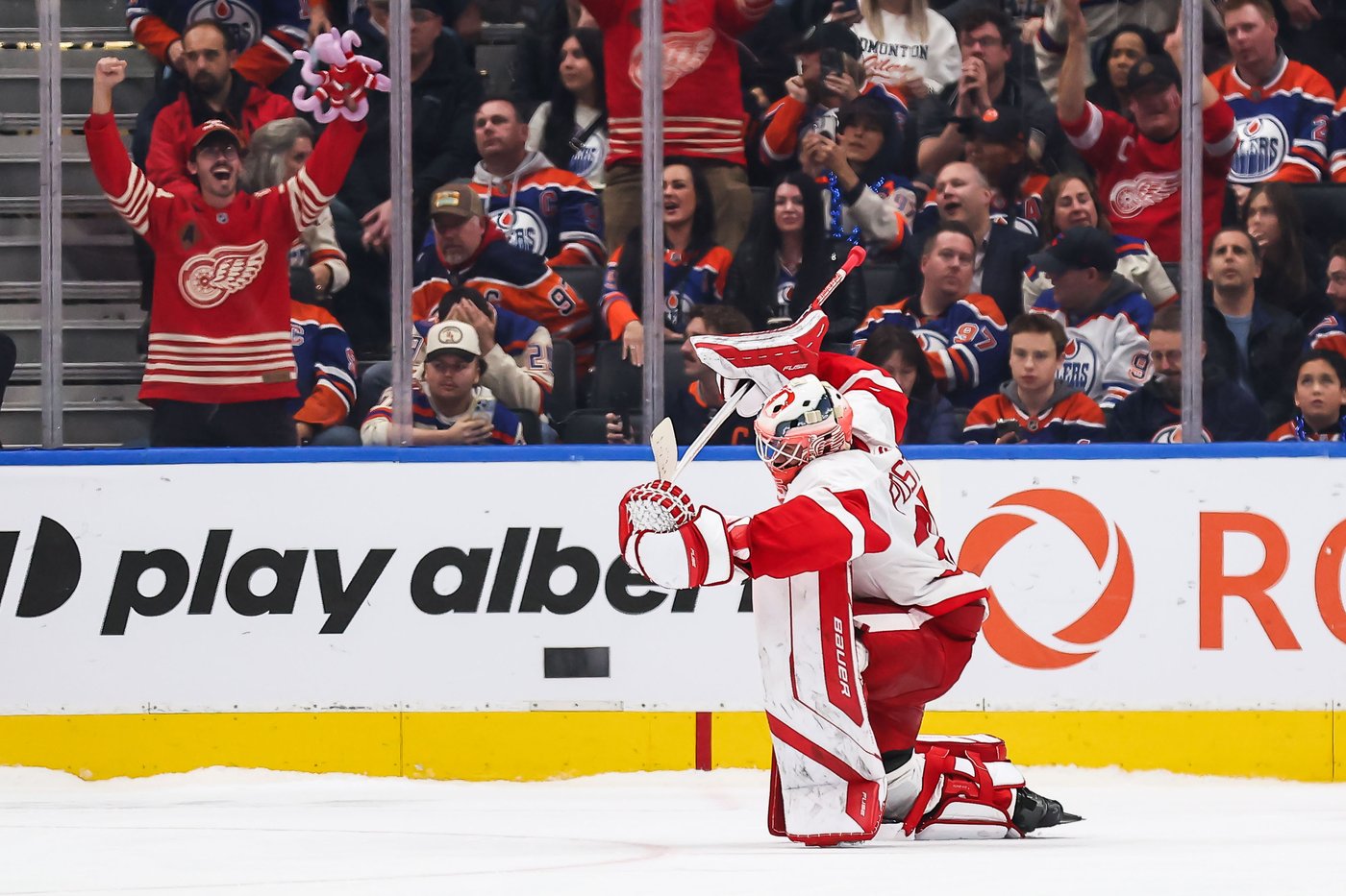 Red Wings' Postava impresses in first NHL start and 4-3 win over Oilers | iNFOnews.ca