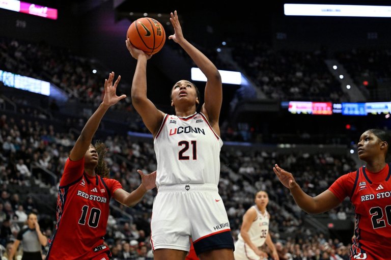 Strong, Fudd star as top-ranked UConn rolls past St. John's for 32nd consecutive victory | iNFOnews.ca
