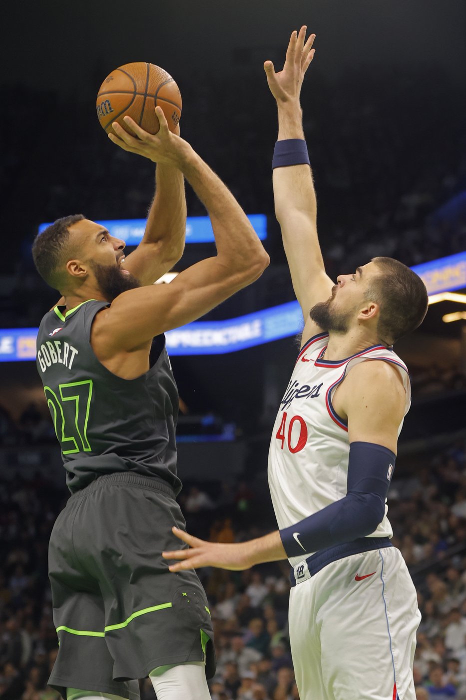 Timberwolves stop 4-game losing streak by fending off Clippers 93-92 in NBA Cup play | iNFOnews.ca Timberwolves stop 4-game losing streak by fending off Clippers 93-92 in NBA Cup play | iNFOnews.ca