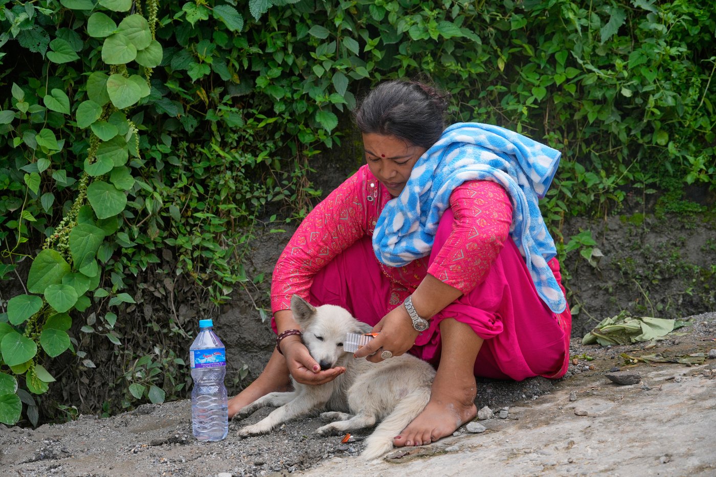 Nepal Floods Salvaging Items Photo Gallery | iNFOnews.ca
