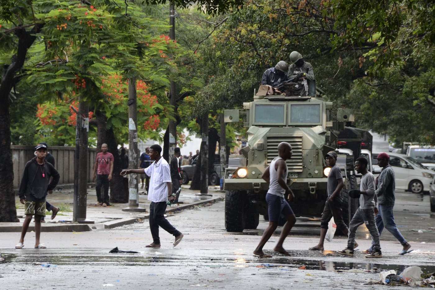 Mozambique opposition leader returns from self-imposed exile as police fire tear gas at supporters | iNFOnews.ca Mozambique opposition leader returns from self-imposed exile as police fire tear gas at supporters | iNFOnews.ca