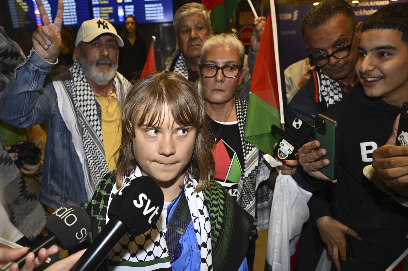 Israel deports Greta Thunberg after Gaza-bound ship she was on was seized | iNFOnews.ca