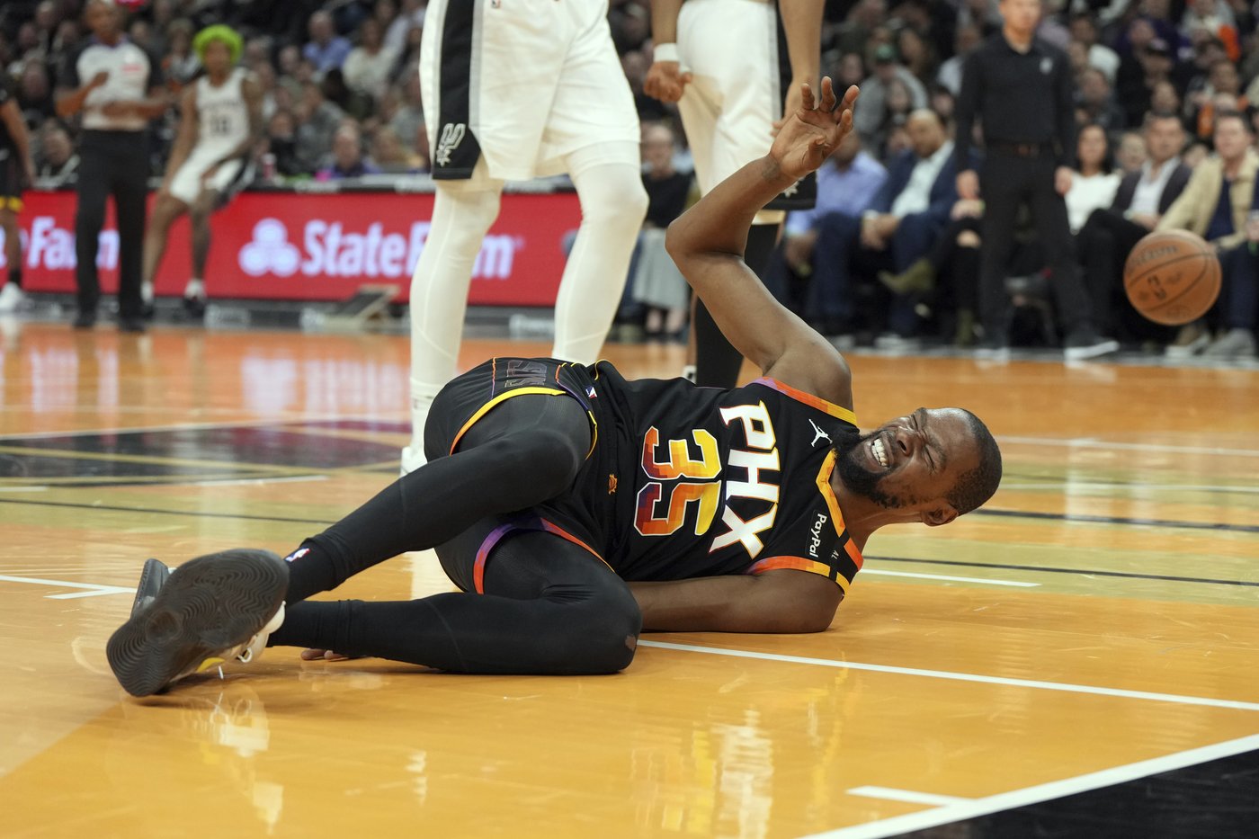 Suns star Kevin Durant out at least one week with a sprained ankle suffered vs. Spurs | iNFOnews.ca Suns star Kevin Durant out at least one week with a sprained ankle suffered vs. Spurs | iNFOnews.ca