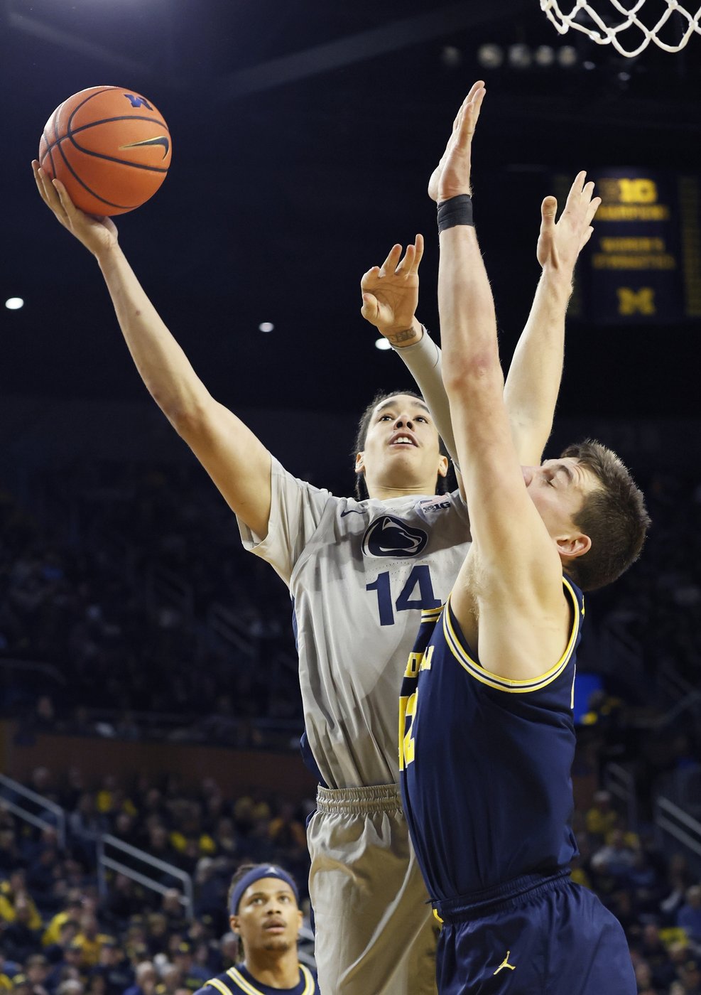 Tre Donaldson scores 7 during Michigan's game-closing 9-0 run for a 76-72 victory over Penn State | iNFOnews.ca