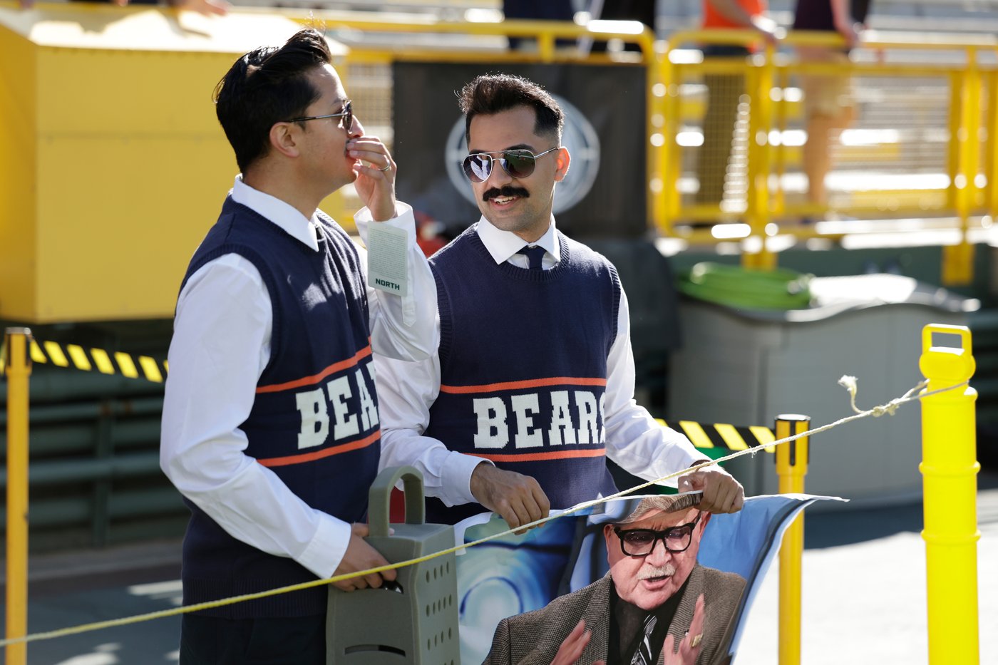 Bears-Packers game features tributes to Mike Ditka on the field and in the stands | iNFOnews.ca