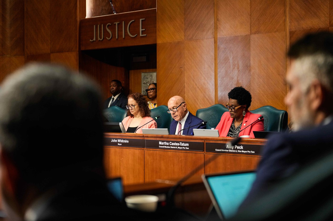 Houston changes ordinance limiting cooperation with ICE after pressure from governor | iNFOnews.ca