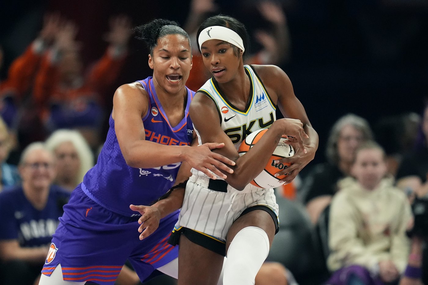 Nogic scores 27 points, Mercury blow big lead before topping Sky 91-83 | iNFOnews.ca