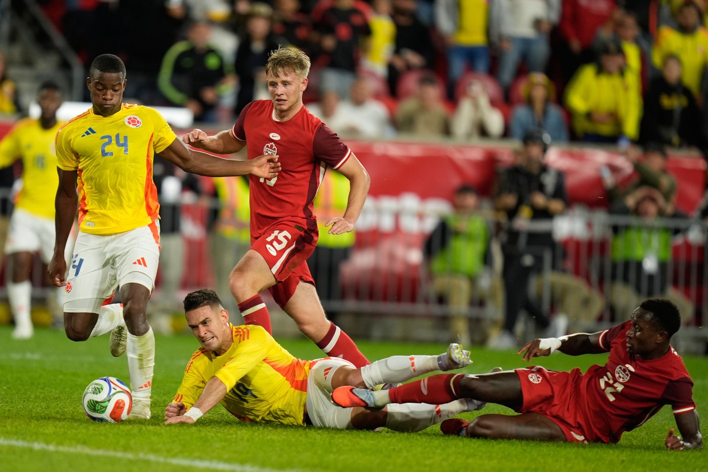 De Fougerollles, Chisholm named Canada Soccer Young Players of the Year | iNFOnews.ca De Fougerollles, Chisholm named Canada Soccer Young Players of the Year | iNFOnews.ca