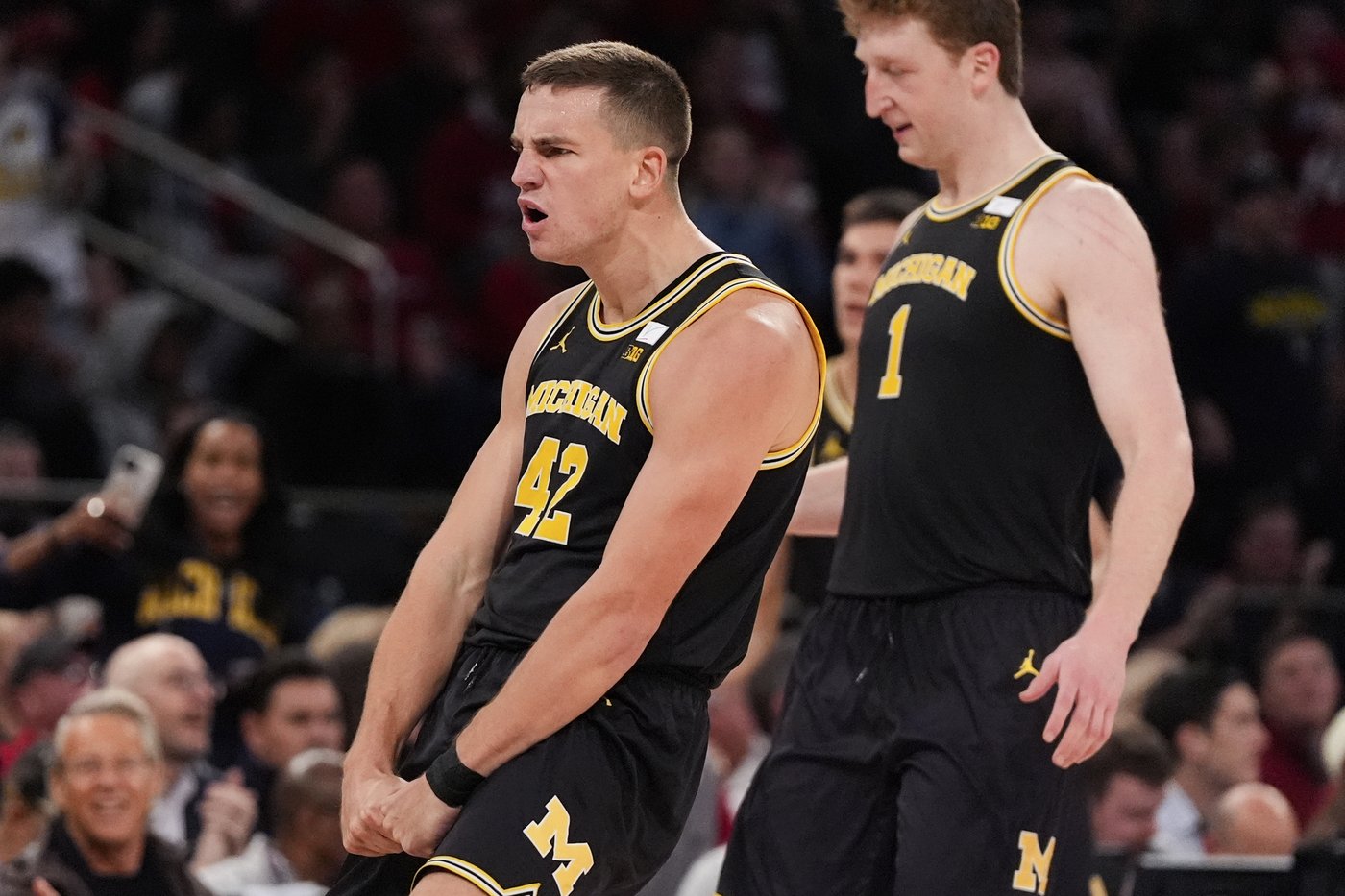 Arkansas holds off No. 14 Michigan 89-87 in Jimmy V Classic at MSG | iNFOnews.ca Arkansas holds off No. 14 Michigan 89-87 in Jimmy V Classic at MSG | iNFOnews.ca