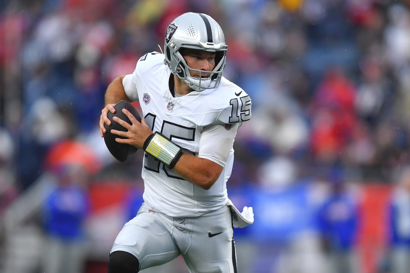 Fernando Mendoza makes NFL debut in Raiders' blowout loss to Patriots | iNFOnews.ca