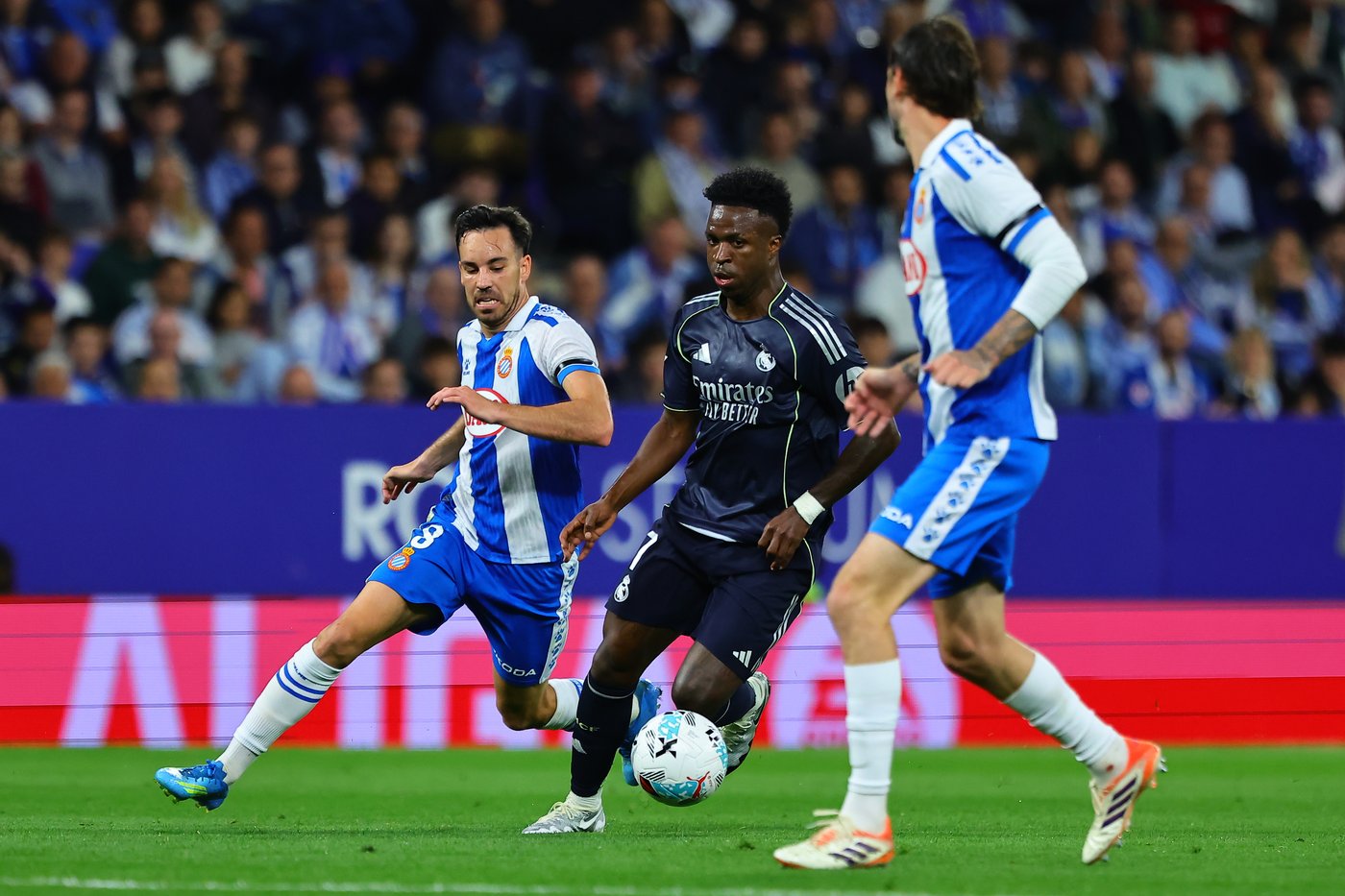 Vinícius scores twice as Real Madrid's victory keeps Barcelona waiting for Spanish league title | iNFOnews.ca
