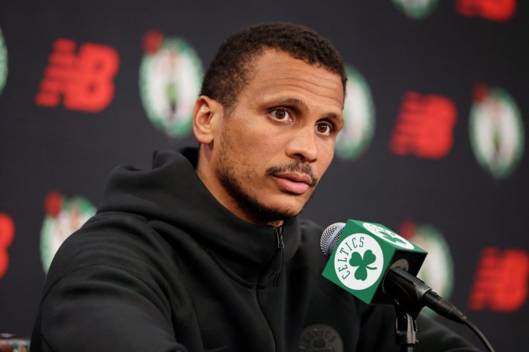 Celtics coach Joe Mazzulla and his staff played reporters in a pickup game. It went as expected | iNFOnews.ca