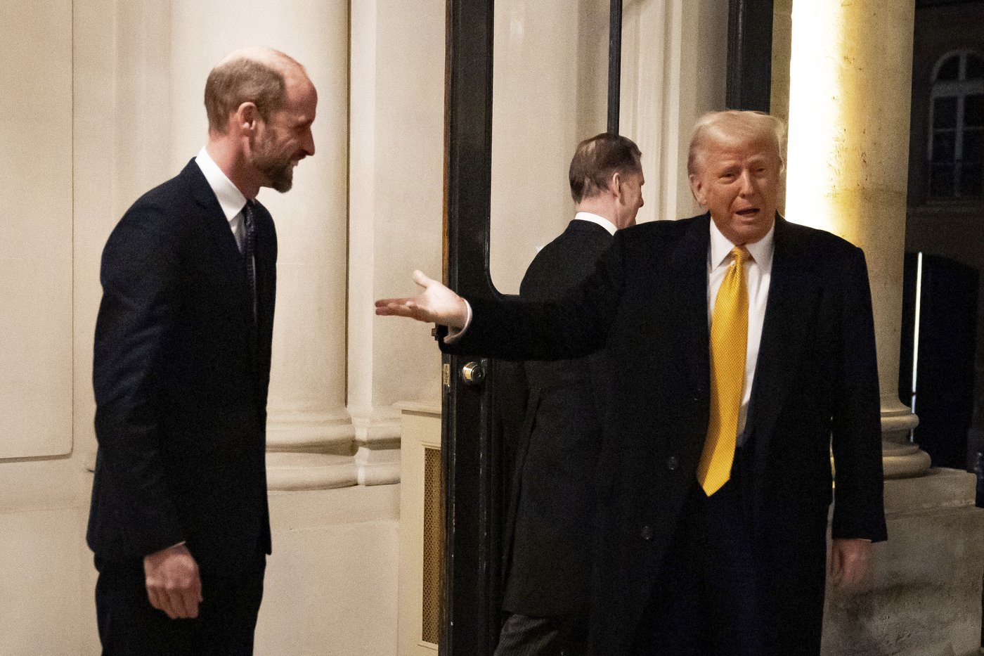 Trump is welcomed by Macron to Paris with presidential pomp and joined by Zelenskyy for their talks | iNFOnews.ca