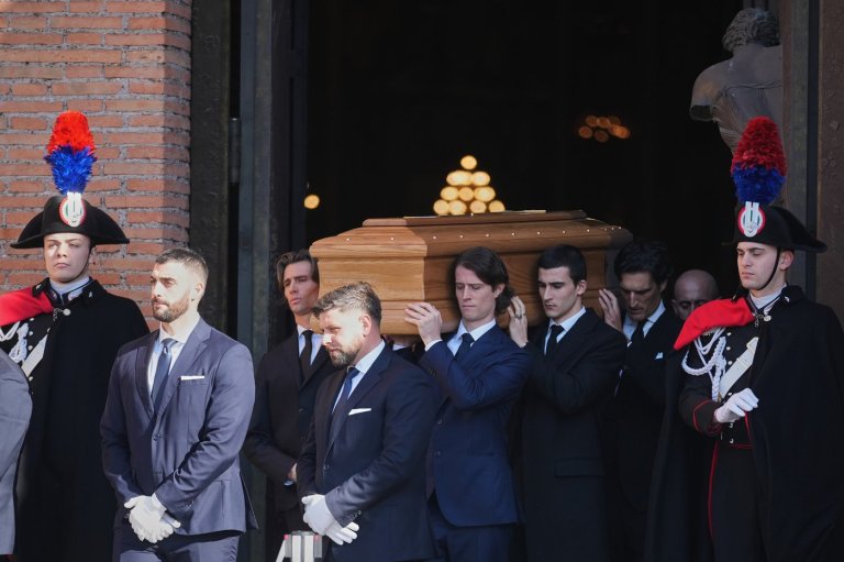Stars and the public say a final goodbye to fashion icon Valentino at a Rome funeral | iNFOnews.ca