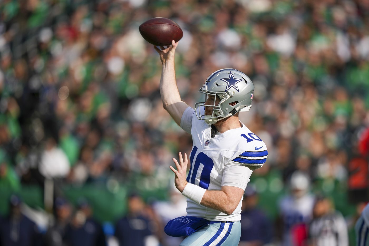 Cowboys roughed up by Eagles and Jerry Jones catches grief from Philly fans | iNFOnews.ca