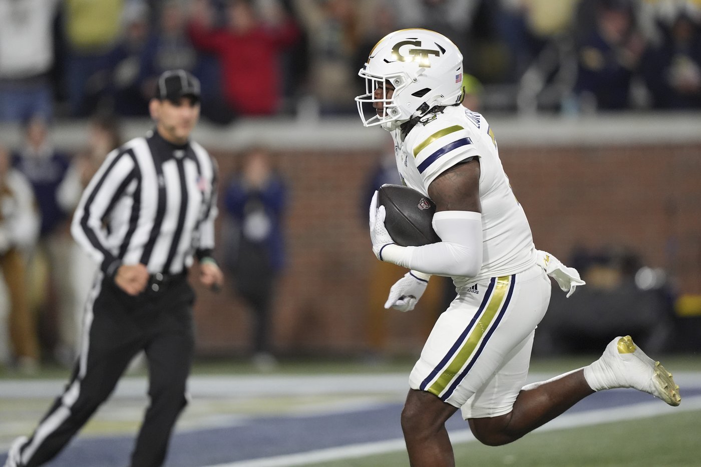 Philo delivers go-ahead TD run with 22 seconds remaining to lift Georgia Tech past N.C. State 30-29 | iNFOnews.ca