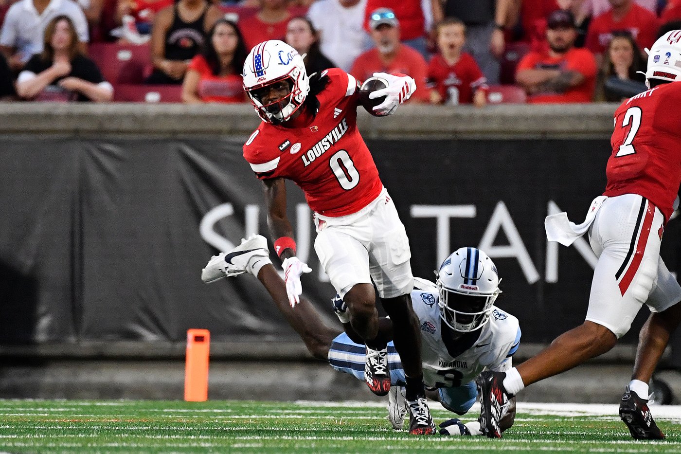 Kienholz leads as No. 24 Louisville routs Villanova 59-13 for first victory | iNFOnews.ca