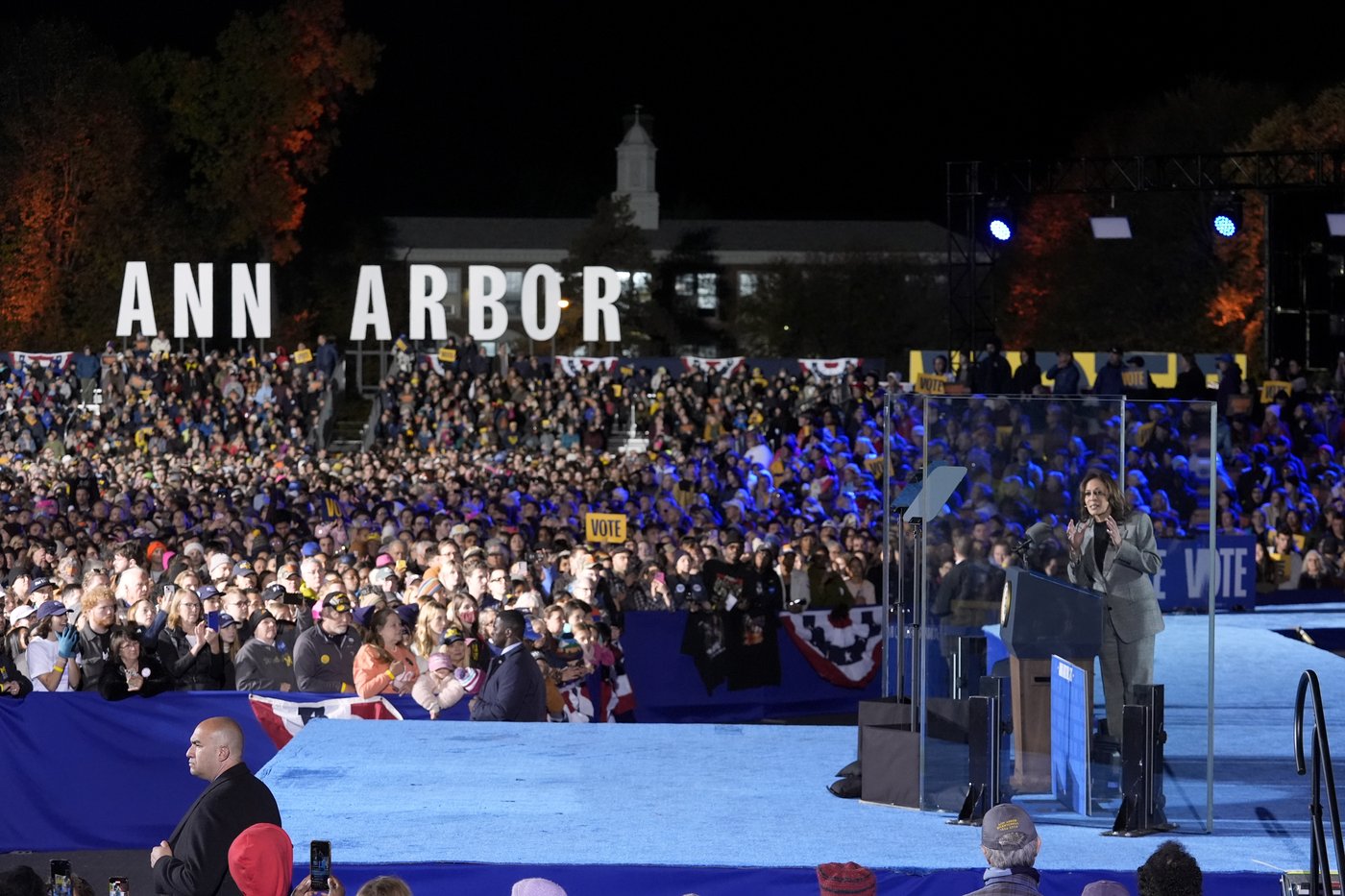 PHOTO COLLECTION: Election 2024 Campaign for President, October 28 | iNFOnews.ca