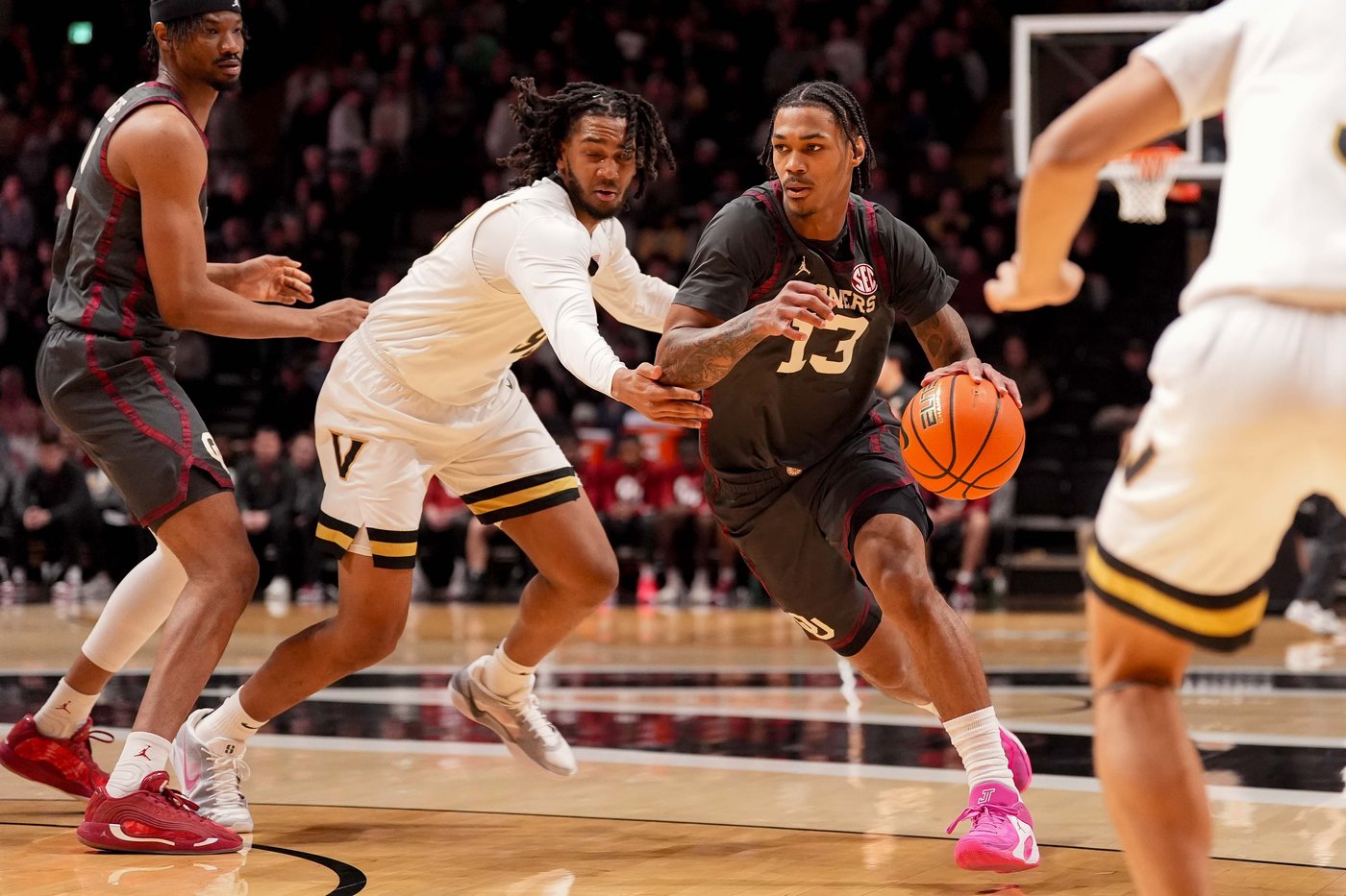Oklahoma beats No, 15 Vanderbilt 92-91 to snap 9-game losing streak | iNFOnews.ca Oklahoma beats No, 15 Vanderbilt 92-91 to snap 9-game losing streak | iNFOnews.ca