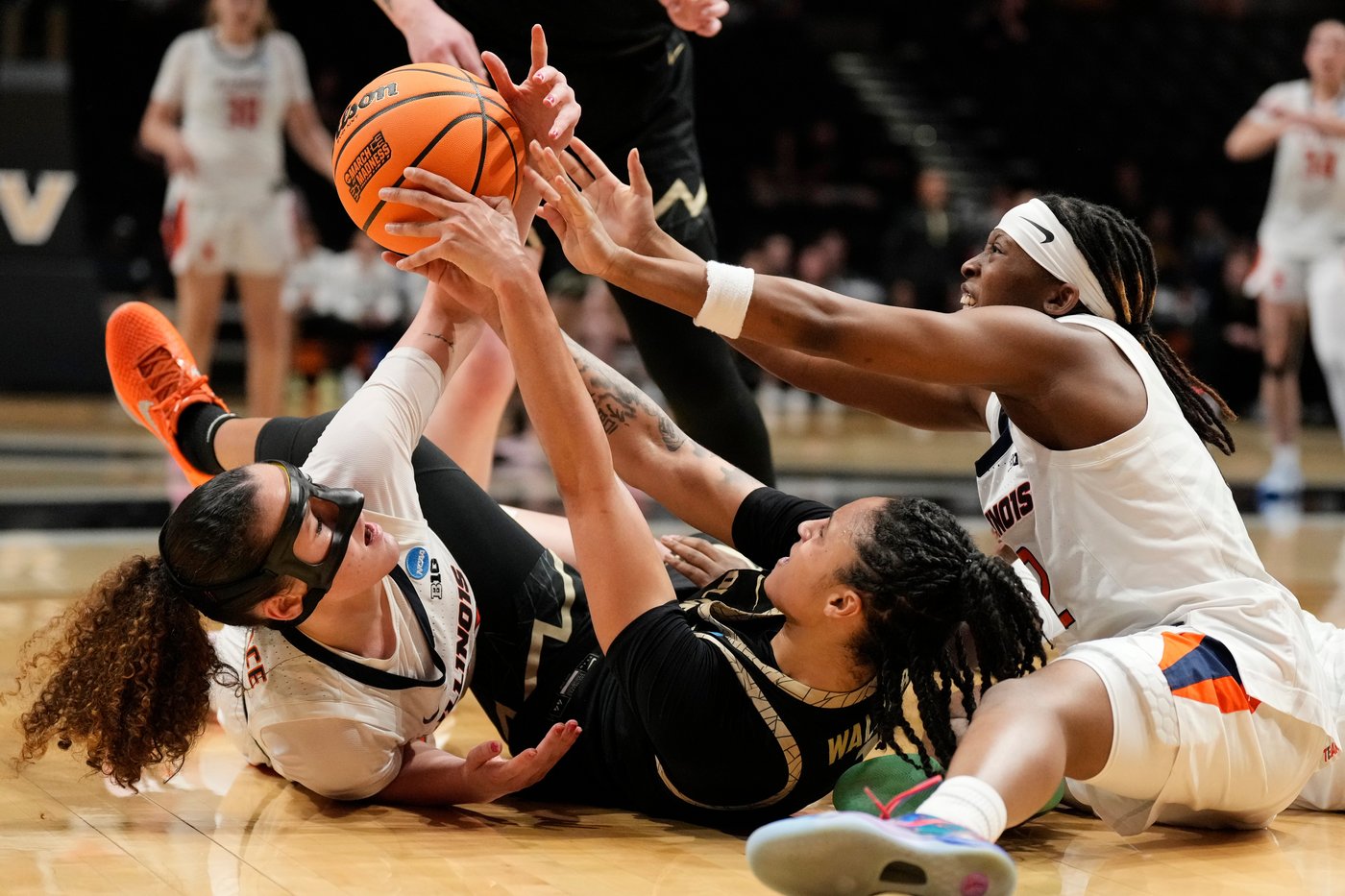 Illinois beats Colorado for 1st round win as youngest team in women's NCAA Tournament | iNFOnews.ca Illinois beats Colorado for 1st round win as youngest team in women's NCAA Tournament | iNFOnews.ca