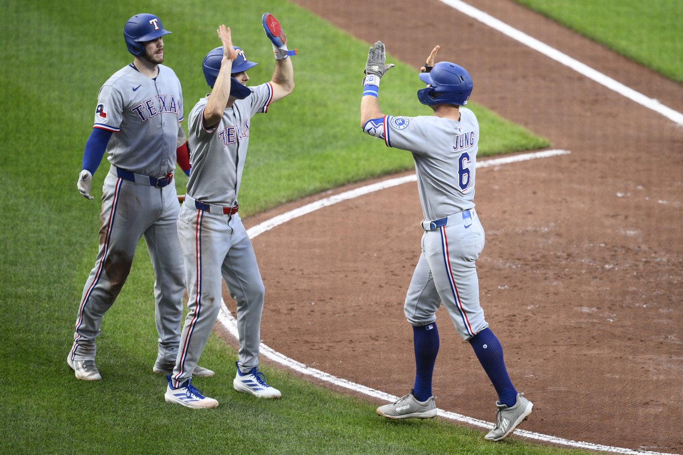 Jacob deGrom loses no-hit bid in 8th, leads Rangers over Orioles 7-0 | iNFOnews.ca Jacob deGrom loses no-hit bid in 8th, leads Rangers over Orioles 7-0 | iNFOnews.ca