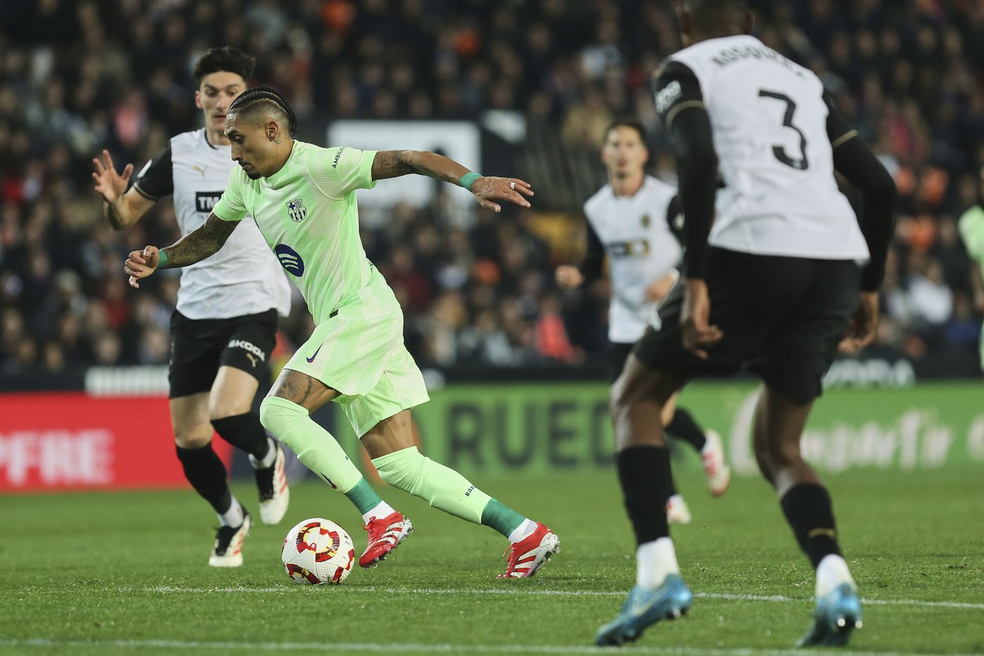 Barcelona routs Valencia again to reach Copa del Rey semifinals. Sociedad gets past Osasuna | iNFOnews.ca