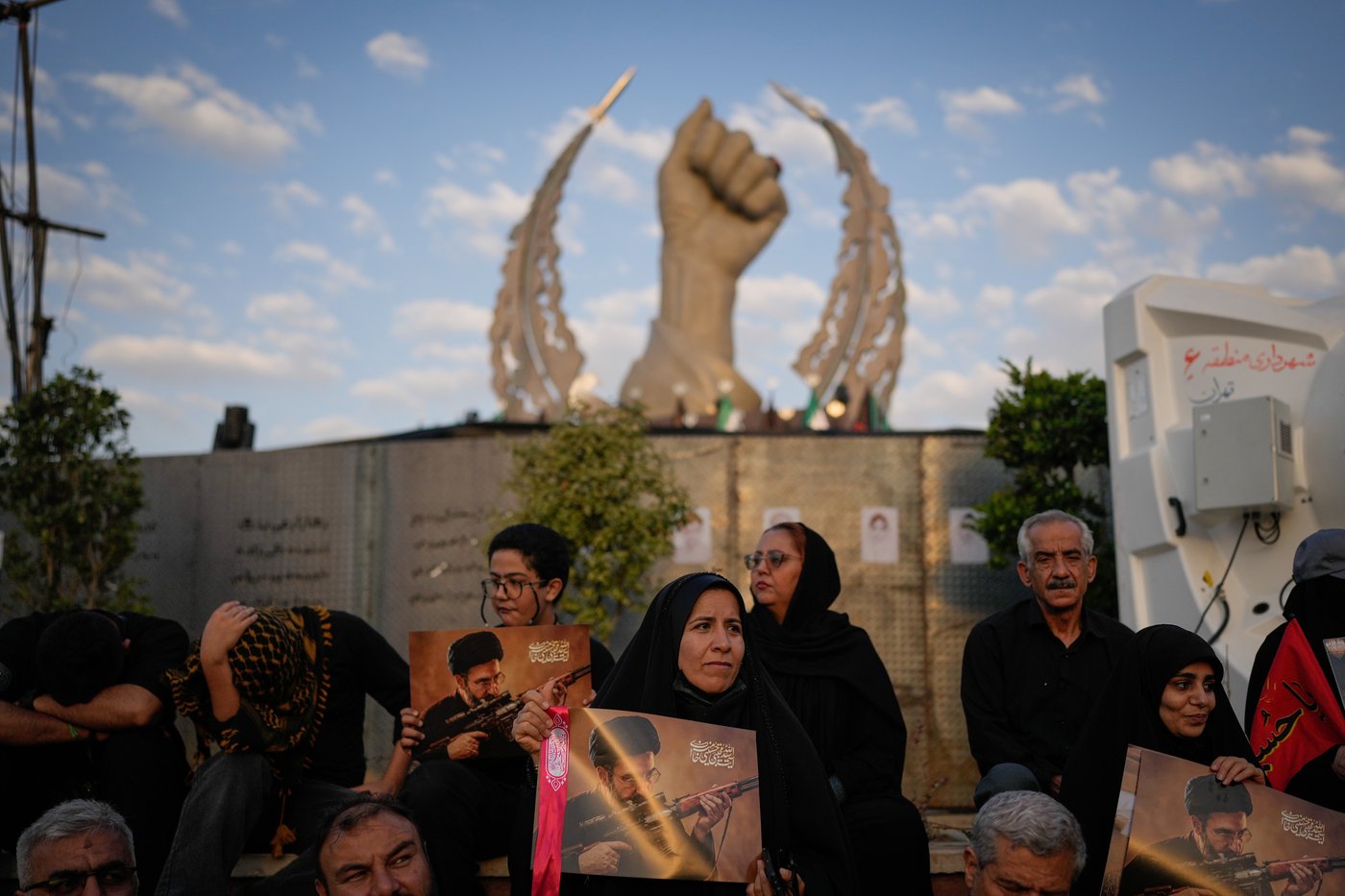 A look at the dayslong funeral for late Supreme Leader Khamenei in Iran and Iraq, in photos | iNFOnews.ca
