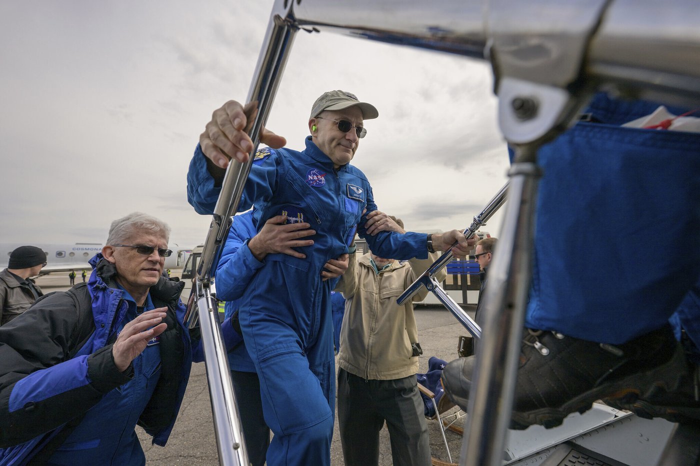 NASA's oldest astronaut felt the decades melt away in space before returning on his 70th birthday | iNFOnews.ca