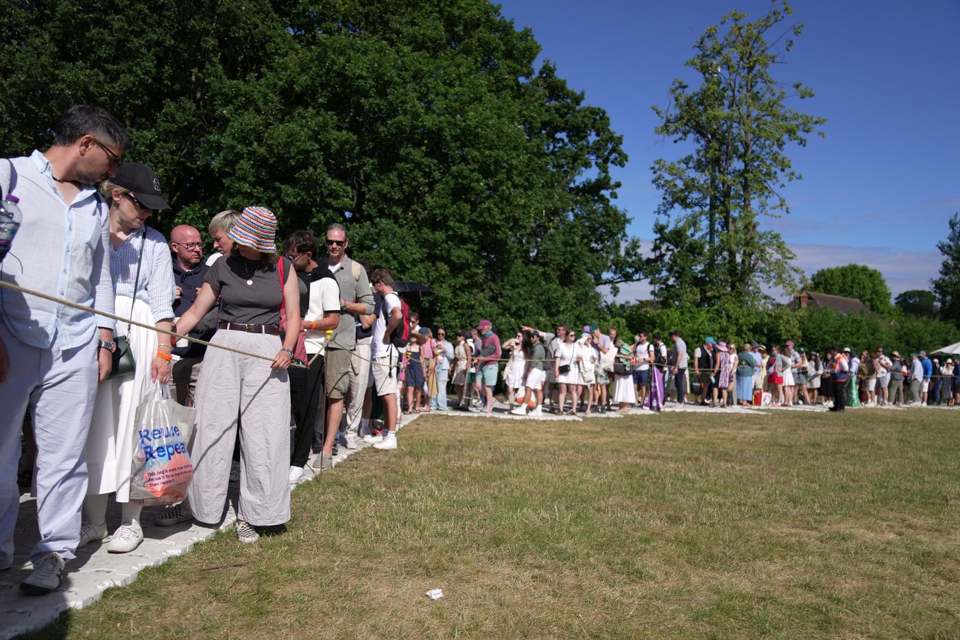 In Wimbledon's famous queue, fans keep tradition alive by waiting hours for tickets | iNFOnews.ca
