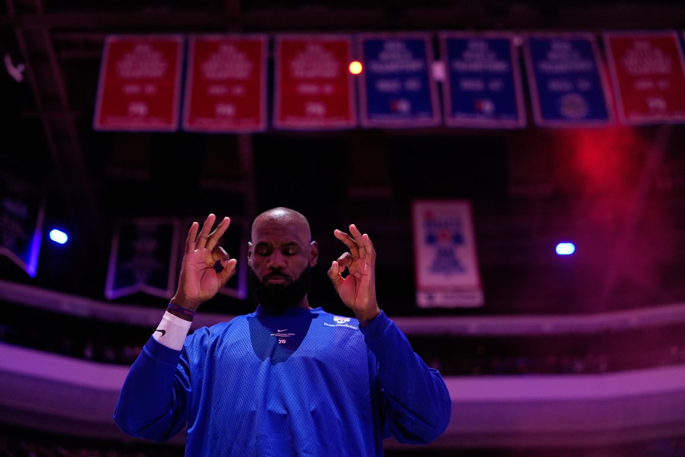 Trump blasts 76ers star LeBron James as 'disgrace' for not standing still during national anthem | iNFOnews.ca Trump blasts 76ers star LeBron James as 'disgrace' for not standing still during national anthem | iNFOnews.ca