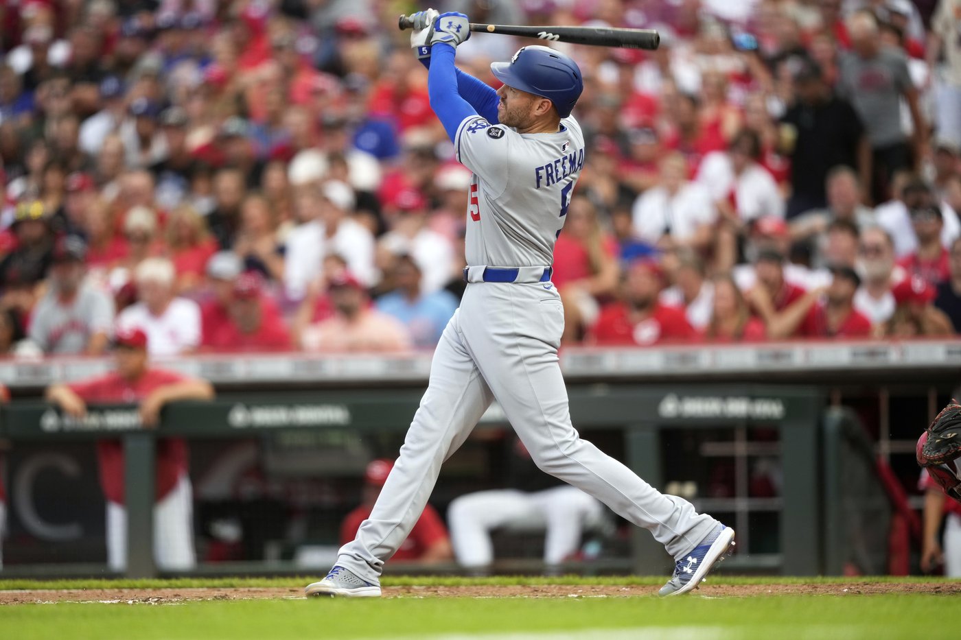 Steer's 2-run triple in 8th helps Reds beat Dodgers 5-2 after Ohtani's outing cut short | iNFOnews.ca