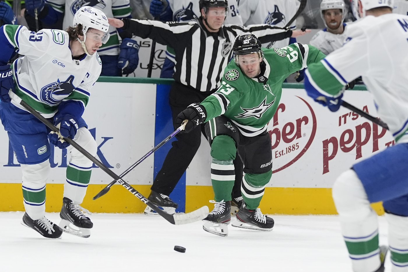 Jason Robertson and Roope Hintz get two goals, one assist each in Stars' 5-3 win over Canucks | iNFOnews.ca