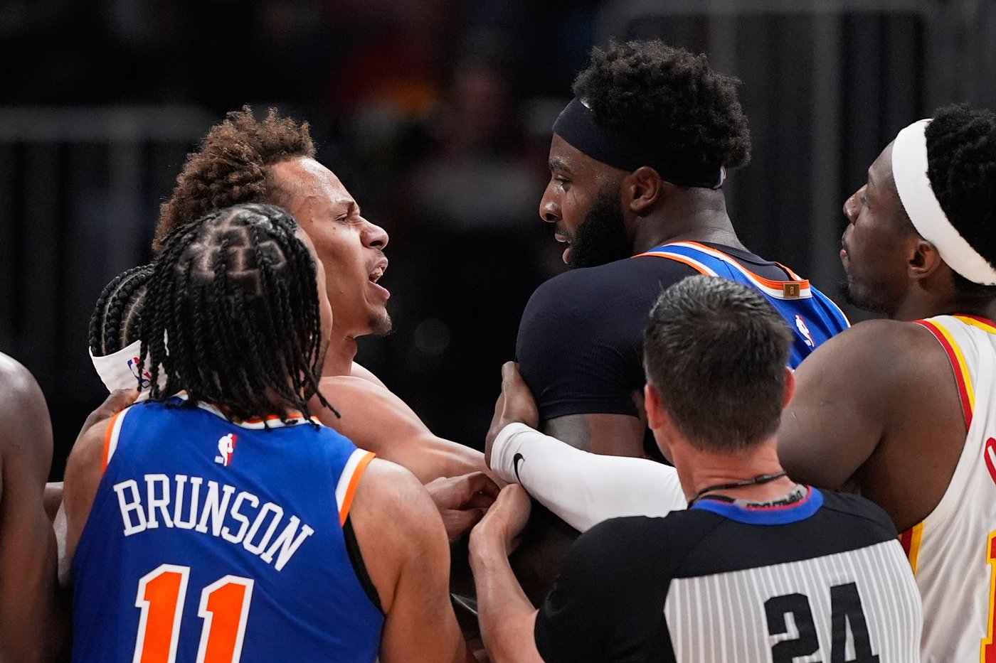 Daniels, Robinson ejected after fight, part of one-sided series-clinching win for Knicks over Hawks | iNFOnews.ca