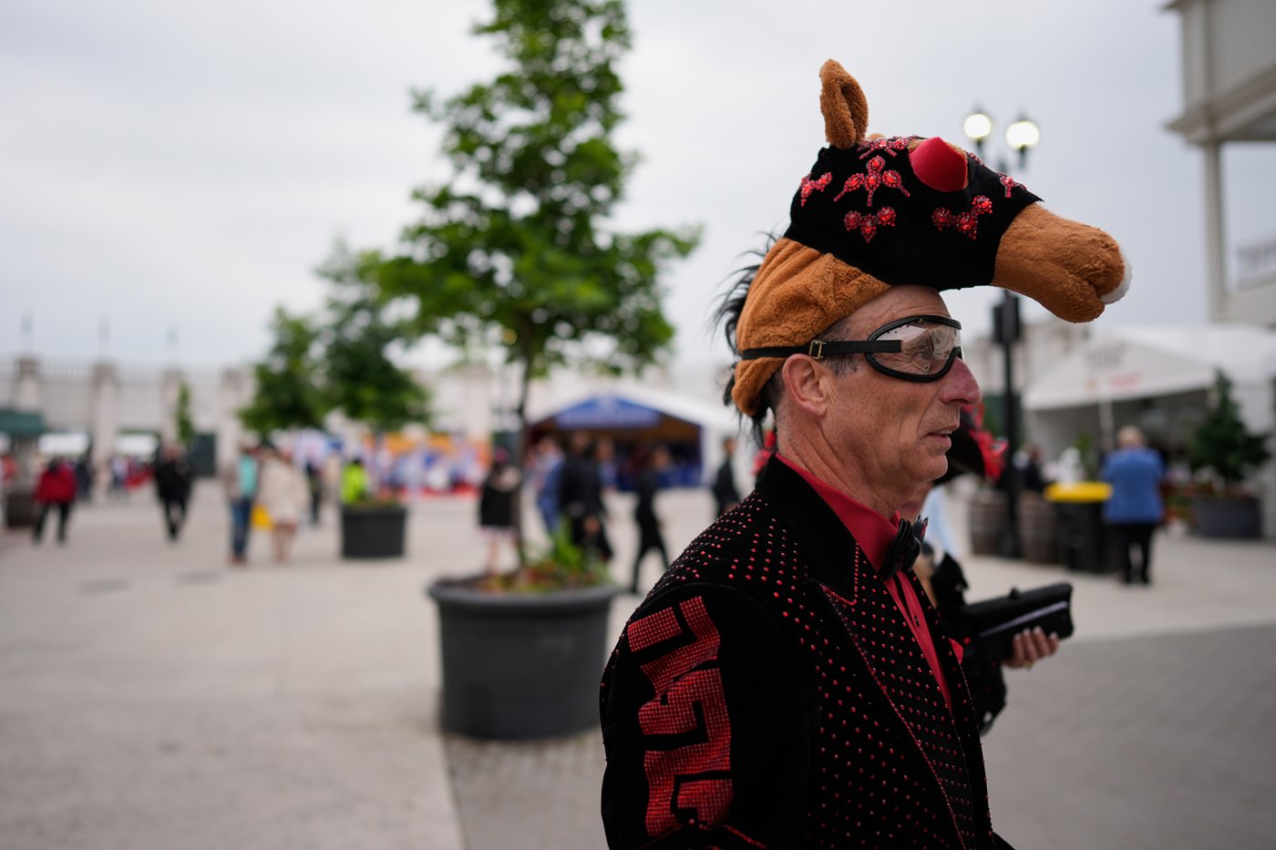Tradition, fashion and horse racing at the Kentucky Derby, in photos | iNFOnews.ca