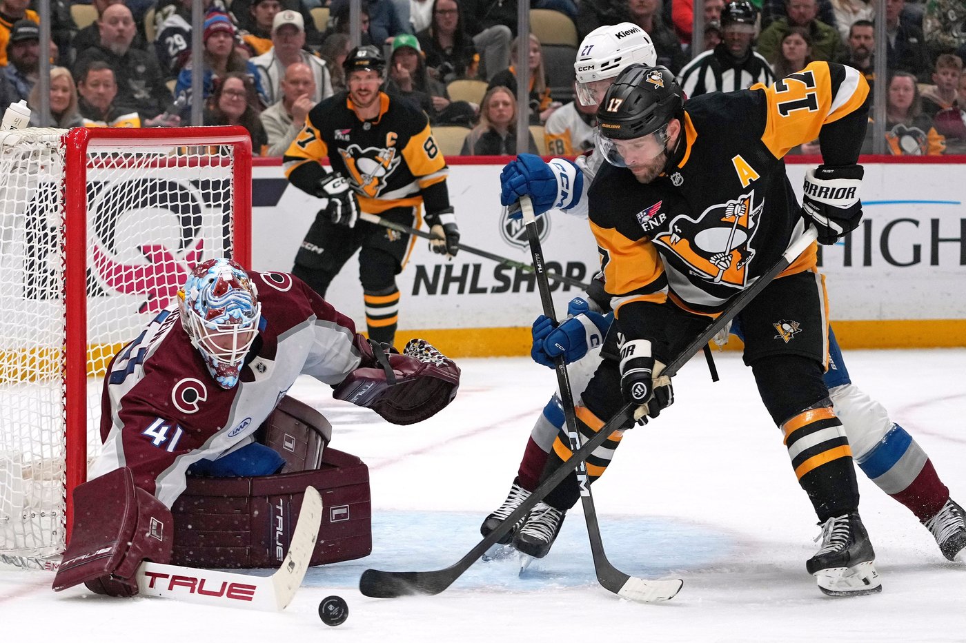 MacKinnon scores NHL-leading 46th goal as Avalanche cruise past wobbling Penguins 6-2 | iNFOnews.ca